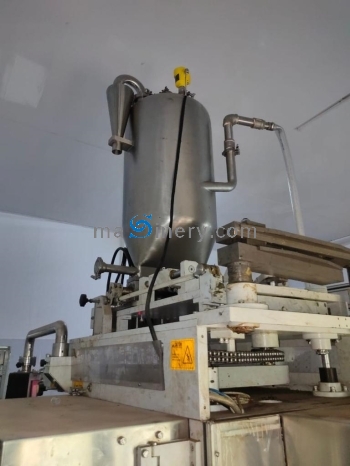 12 Track Liquid Filling Machine thumbnail